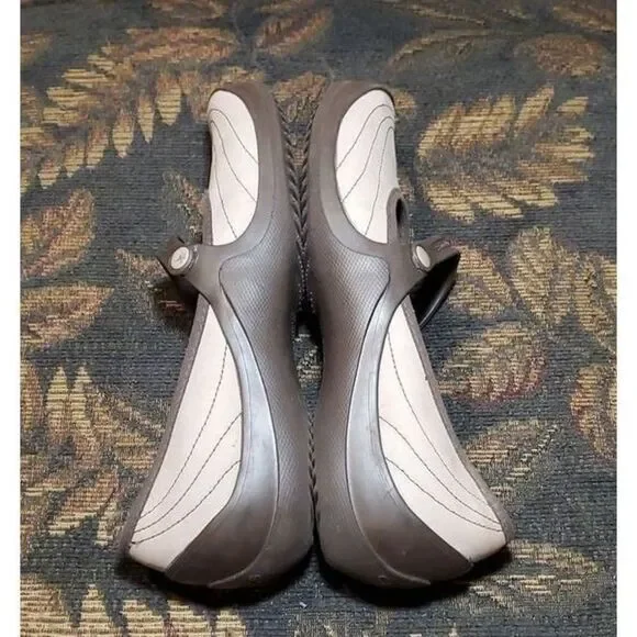 CROCS Wrapped Brown Tan Suede Mary Jane Shoes- Size 10 - Picture 2 of 6